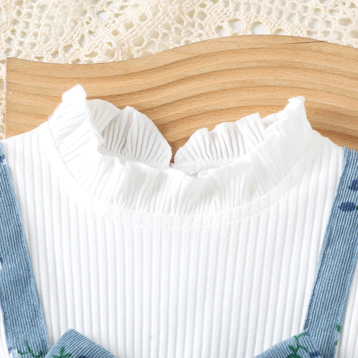 Spring and Autumn New Style Girls Are Sweet and Comfortable 1-4 Years Old White Long-Sleeved Color Matching Top + Trousers