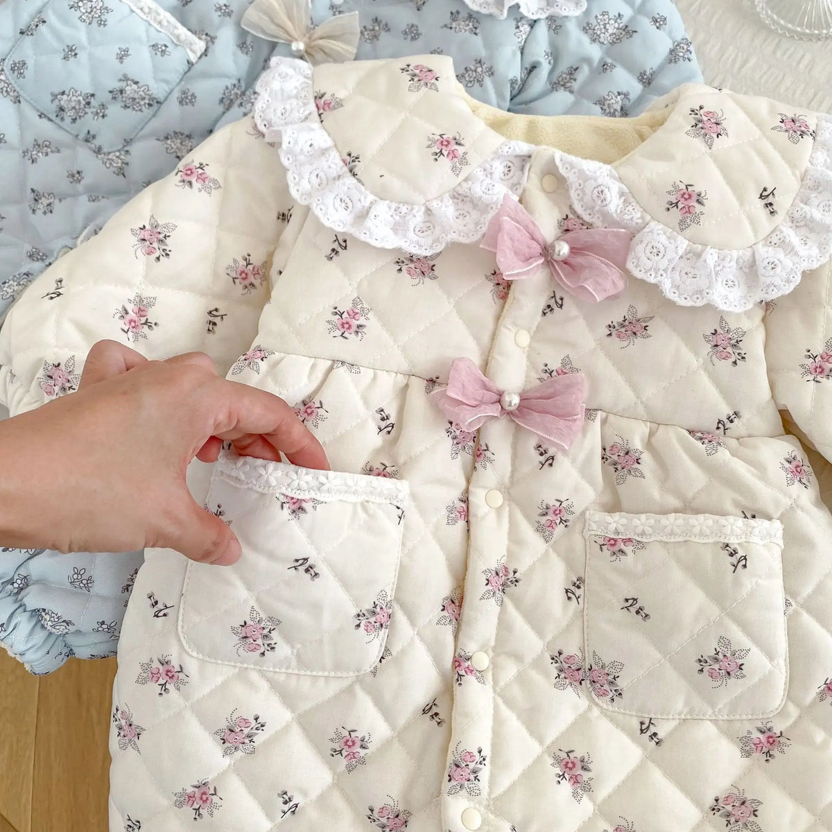 2025 Winter New Baby Girl Sweet Floral Fleece Romper Cute Lace Lapel Newborn Clothes Thick Warm Infant Girl Bow Padded Jumpsuit