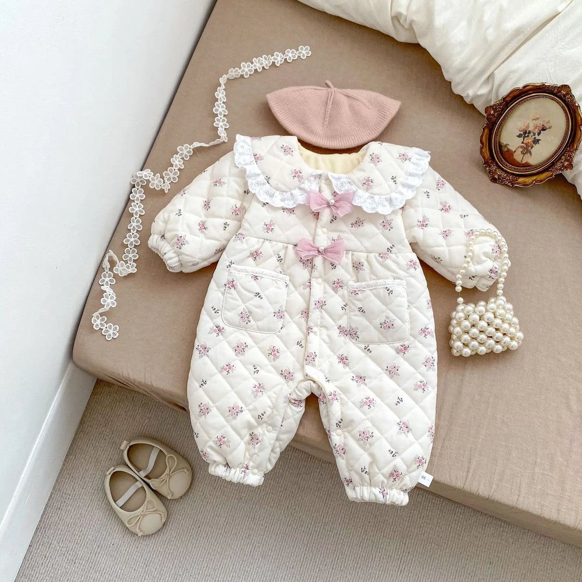 2025 Winter New Baby Girl Sweet Floral Fleece Romper Cute Lace Lapel Newborn Clothes Thick Warm Infant Girl Bow Padded Jumpsuit